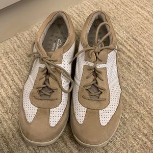 Clarks wave walking shoes